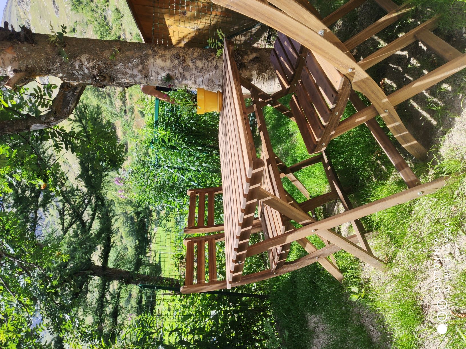 Jardin et terrasse face à la montagne